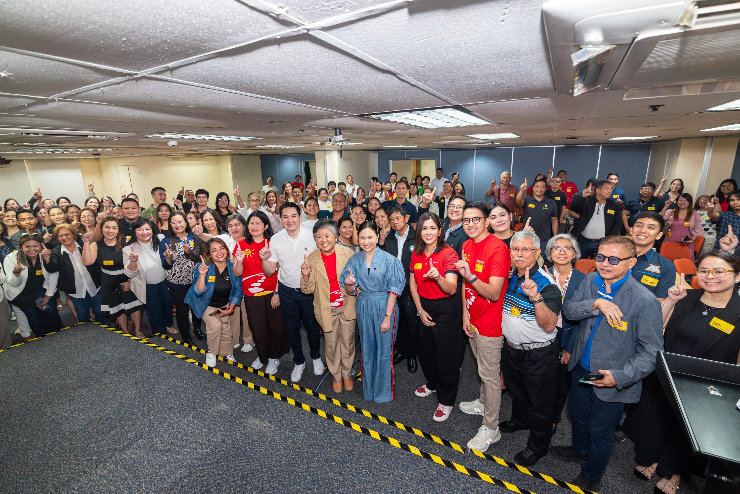Jollibee Group and Department of Trade and Industry Gather Over 100 MSMEs for 2nd Mentorship Session thumbnail