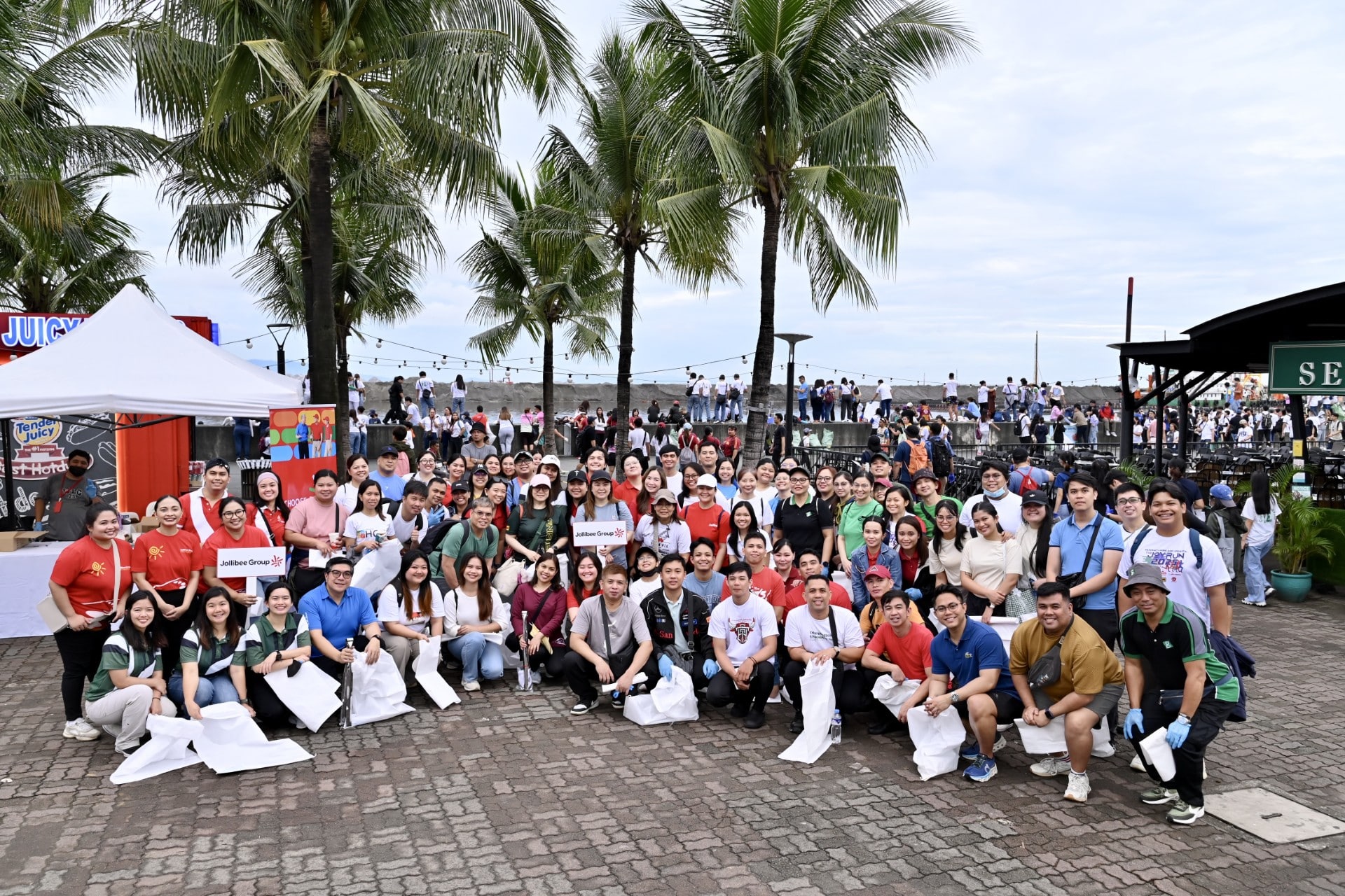 Volunteer Spirit in Action: Jollibee Group Employees Unite for Environmental Action thumbnail