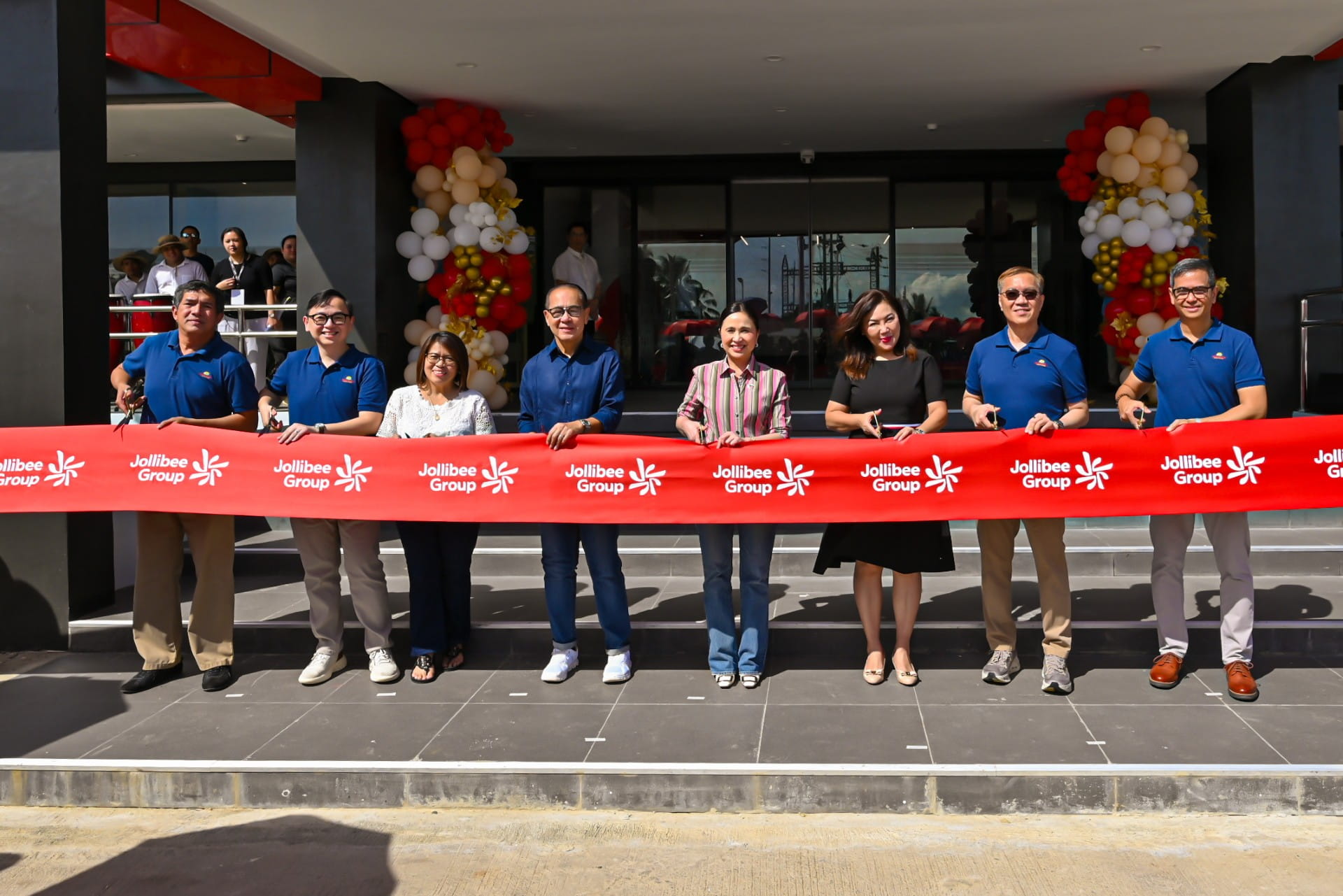 Jollibee Group Opens First Multi-Brand State-of-the-Art Commissary in Cebu, Gearing for Accelerated VisMin and PH Growth  thumbnail