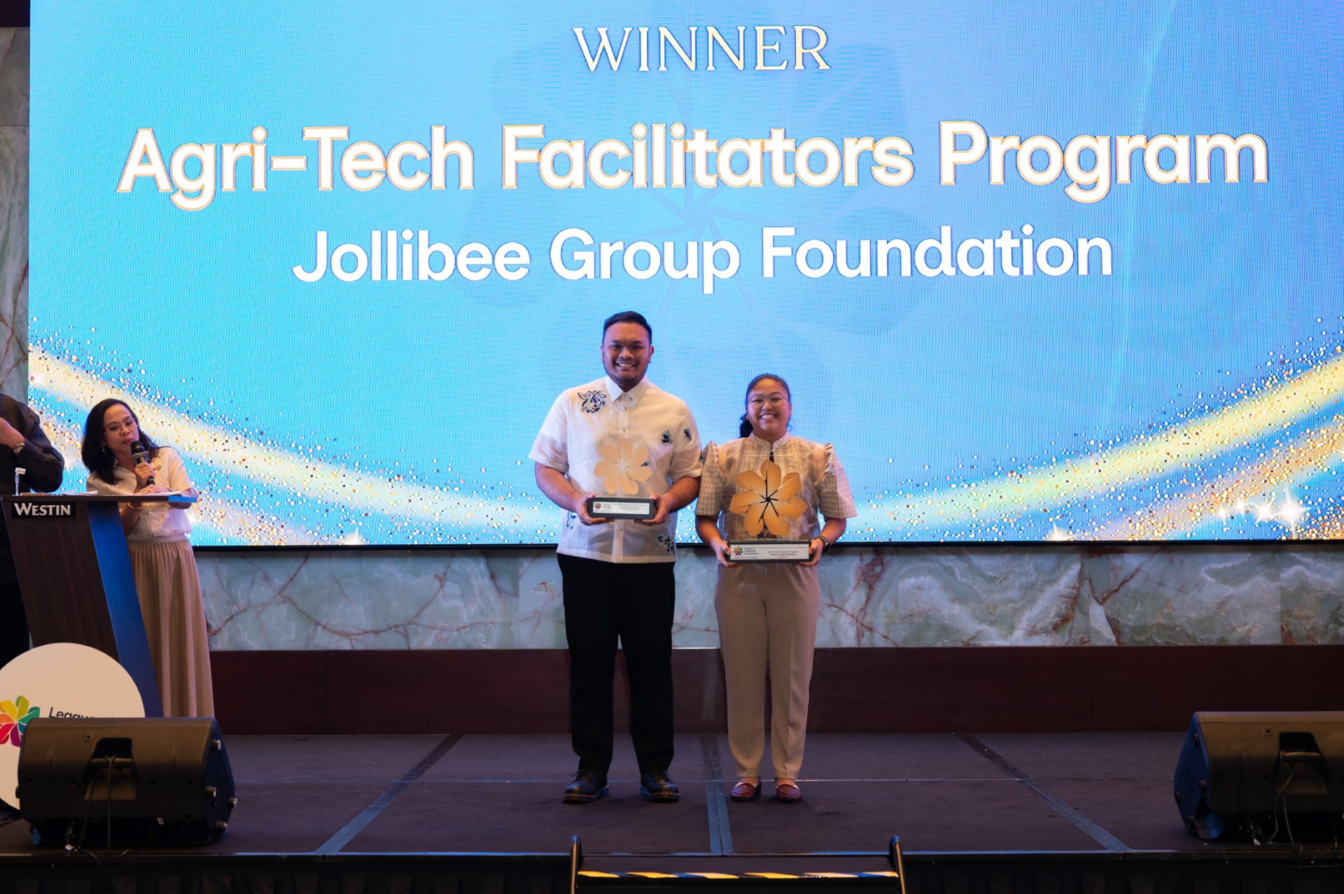 Farmers Teaching Farmers: Jollibee Group Foundation’s Agri-Tech Program Wins National CSR Award thumbnail